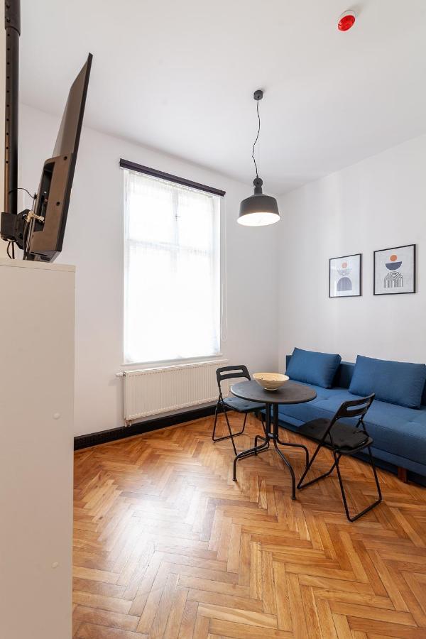 Apartment Check-in *